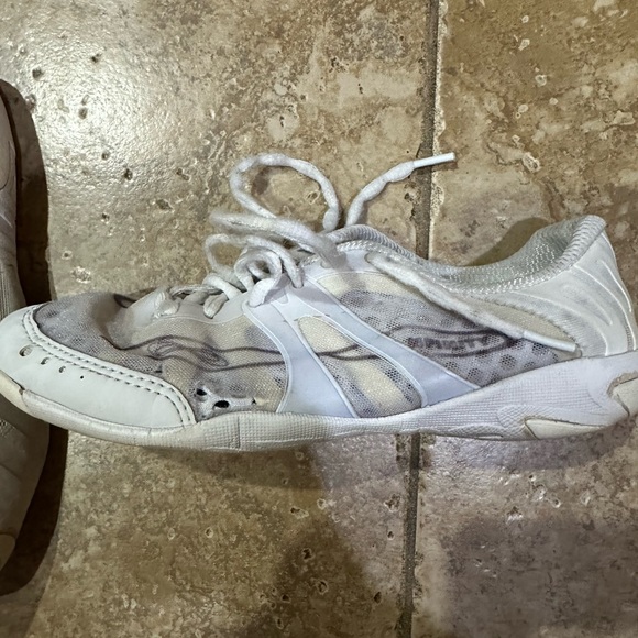 Nfinity Women’s Vengeance Cheer Shoes in Size 6 - Picture 7 of 10